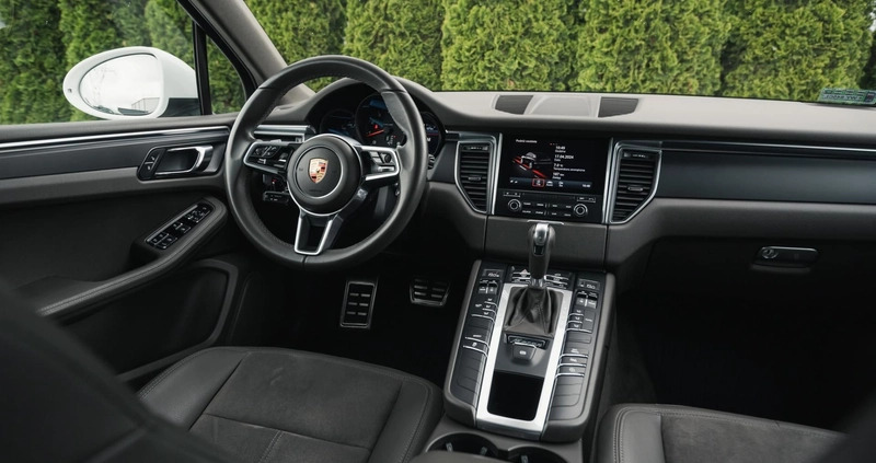 Porsche Macan cena 161990 przebieg: 111600, rok produkcji 2017 z Radków małe 742